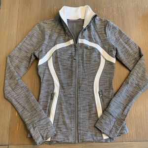Lululemon jacket size 2 excellent condition